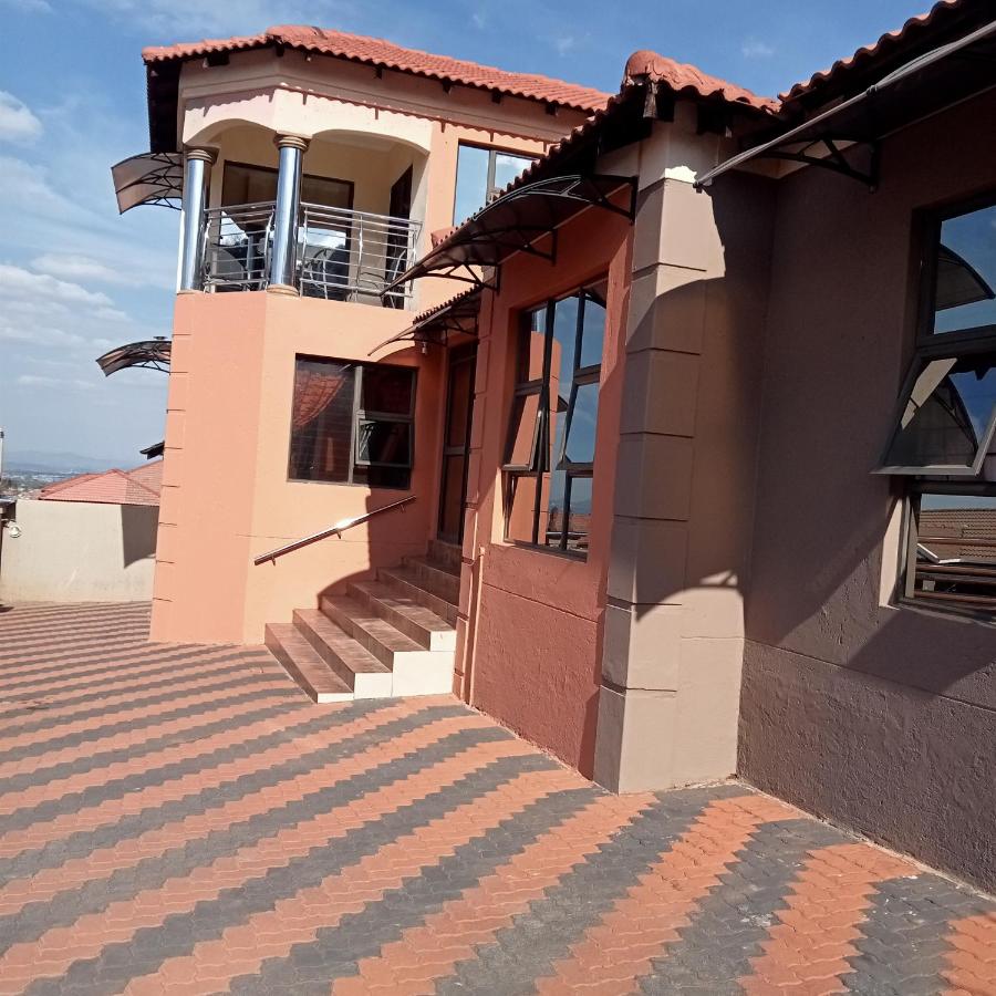 Tawana Guesthouse - B&B Rustenburg