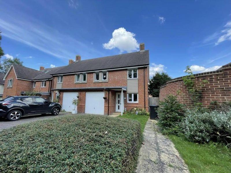 106 Barber Road - B&B Worting