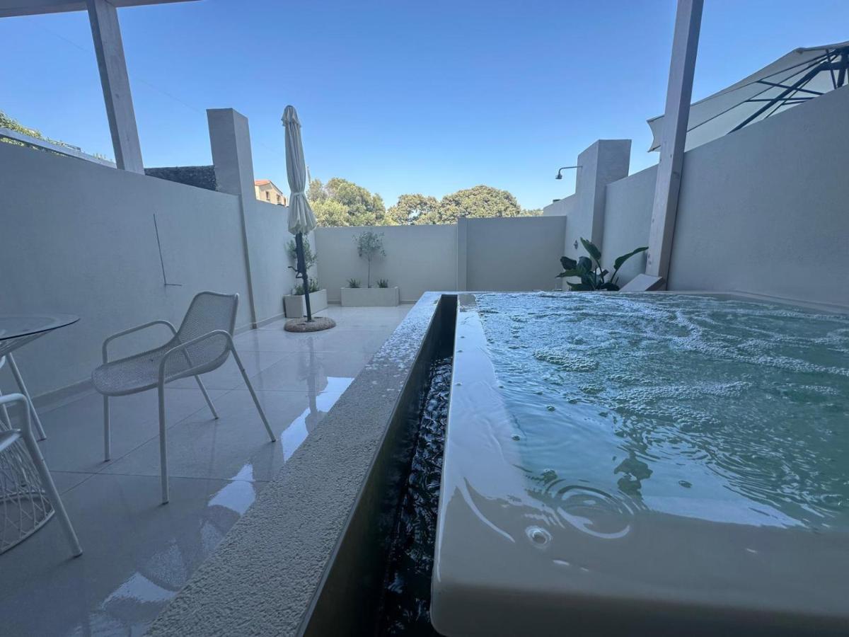 Marev Nature & Bliss Suites with Private Jacuzzi - B&B Ialysos