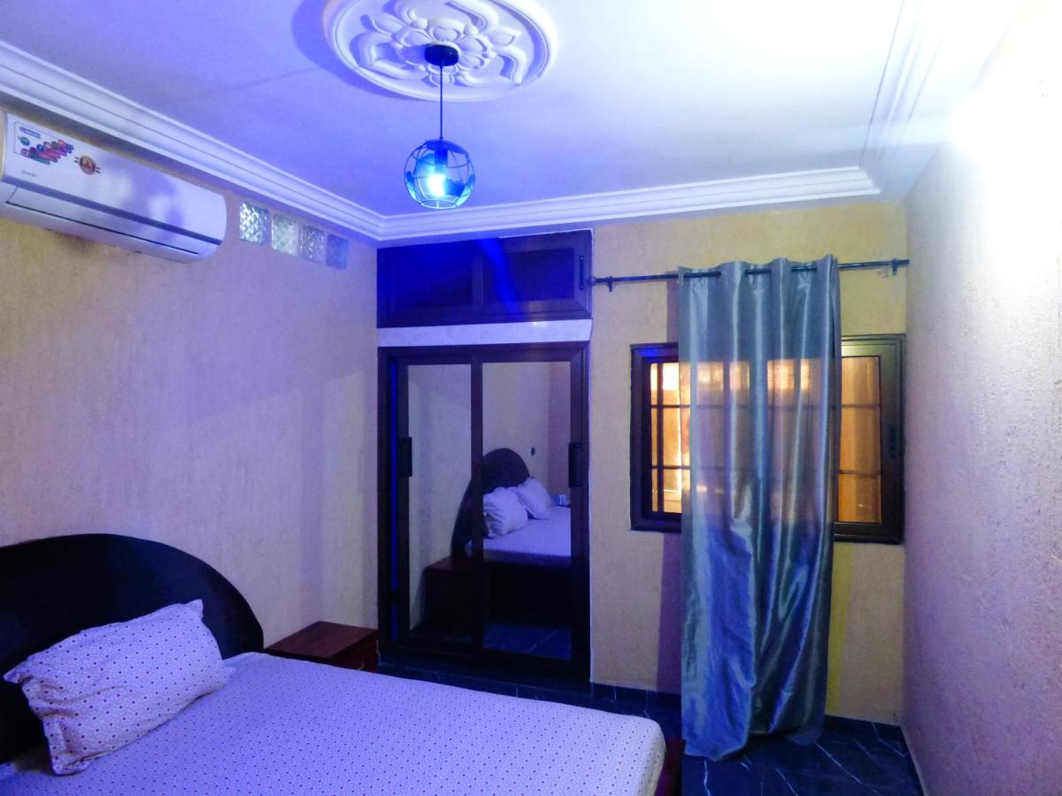 VILLA Sourou Climatisée Avec WiFi Gratuit A 6 Nuitées de Réservation - B&B Lomé