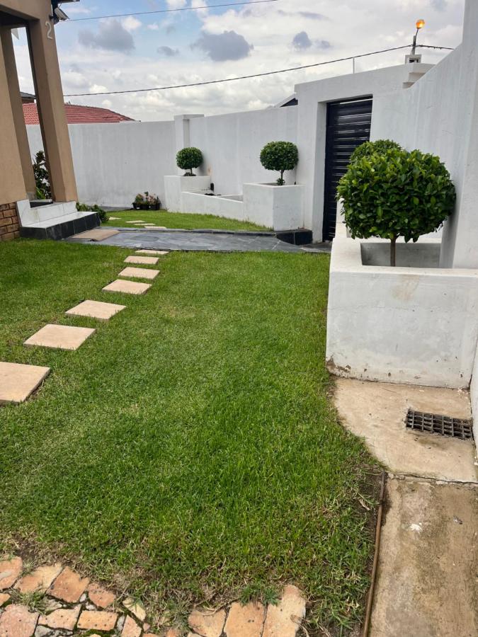 B-Hive at Devland Room 2 - B&B Soweto