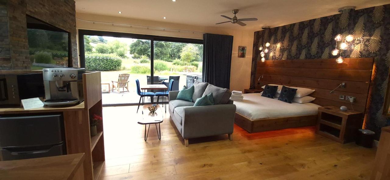 Garden Room with Hot Tub - Long Mynd