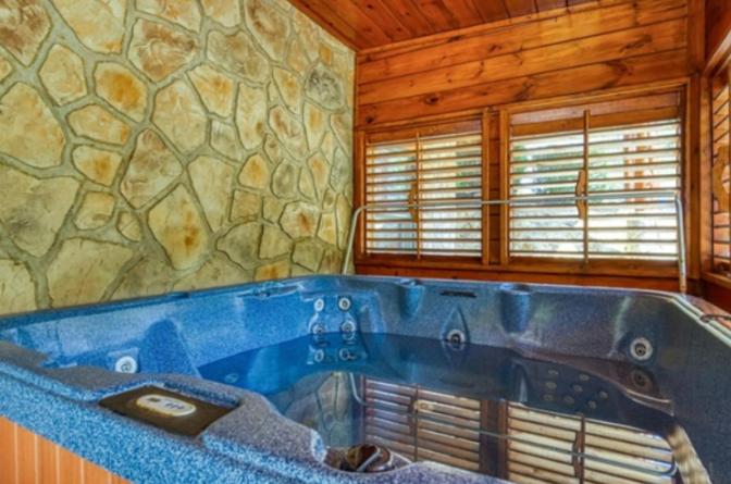 Grand Lodge - B&B Sevierville