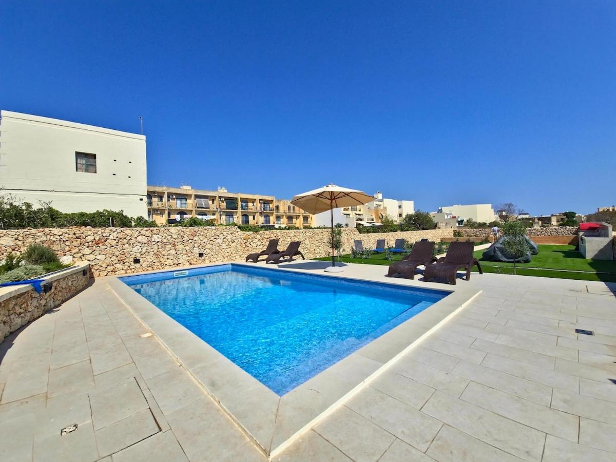 Gozo Getaway - Large Pool Apartment, 10 mins to Xaghra Square - Chambres d’hôtes Xagħra