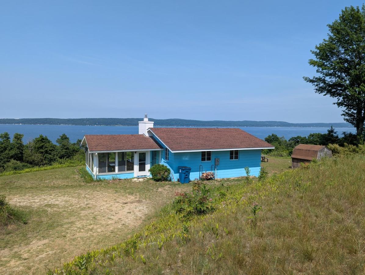 New! Hill Hideaway - Incredible Lakeviews! - B&B Frankfort