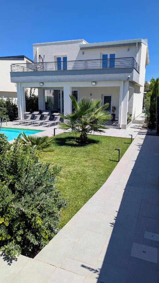 Villa Milicia - New Private Villa near Palermo and Cefalù with Pool, Sea View Terrace, Playground and Large Parking - B&B Altavilla Milicia