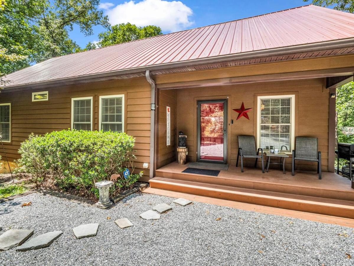 Lake Lure, Hot Tub, Amazing Screened Porch, Relax, Recharge, Private Lake Access - Chambres d’hôtes Lake Lure