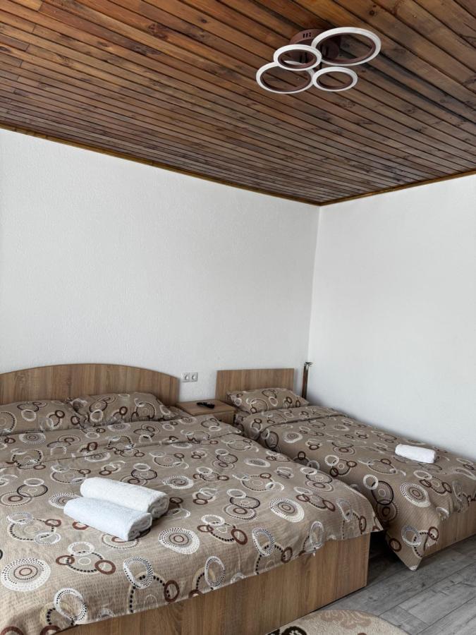 Dreibettzimmer mit Gemeinschaftsbad