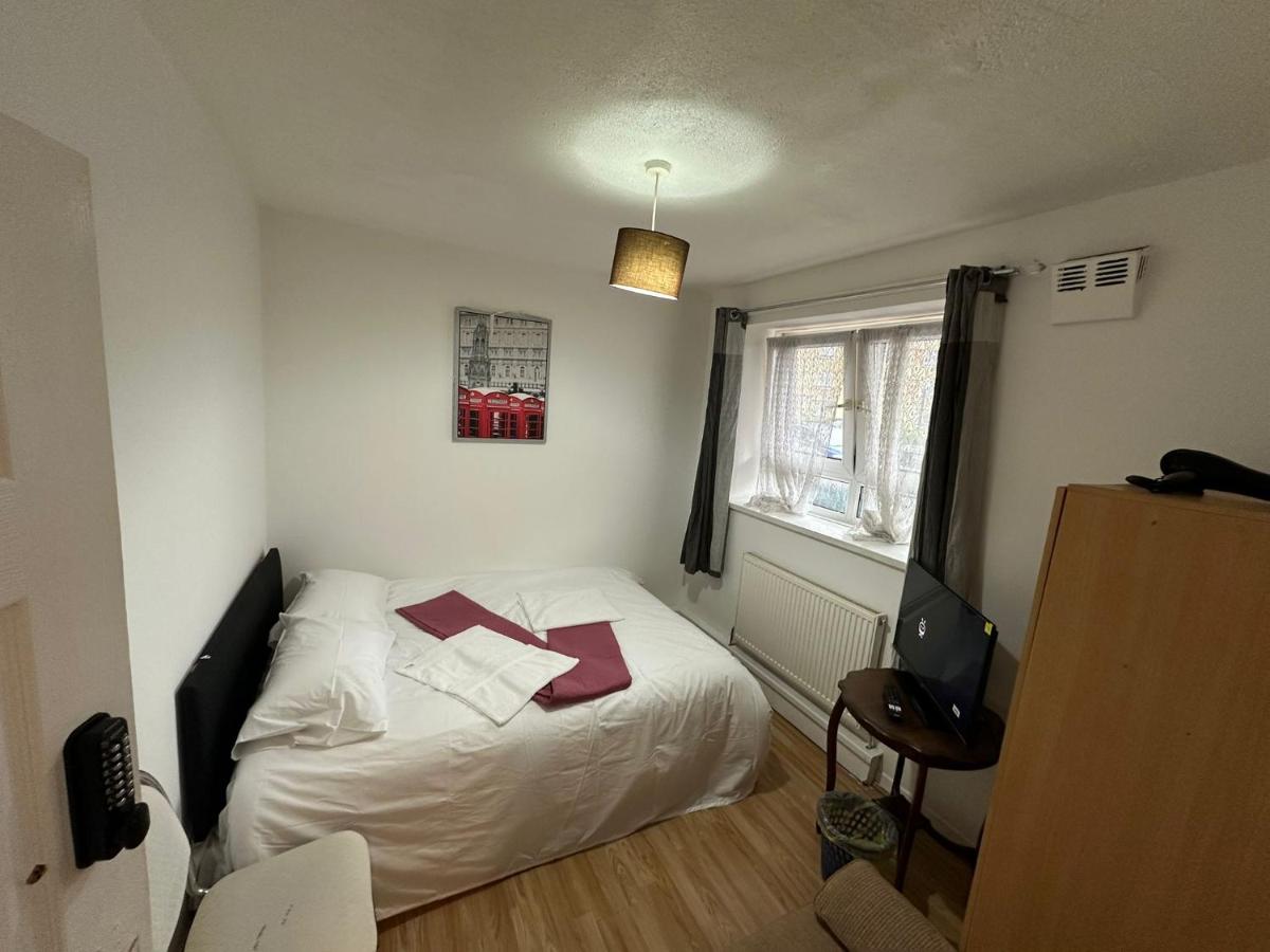 Stylish Room With Shared Bathroom, London Stay, 3 Min to Tube, East London - B&B Londra