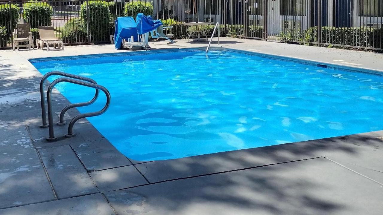 Santa Monica Executive Suites - B&B