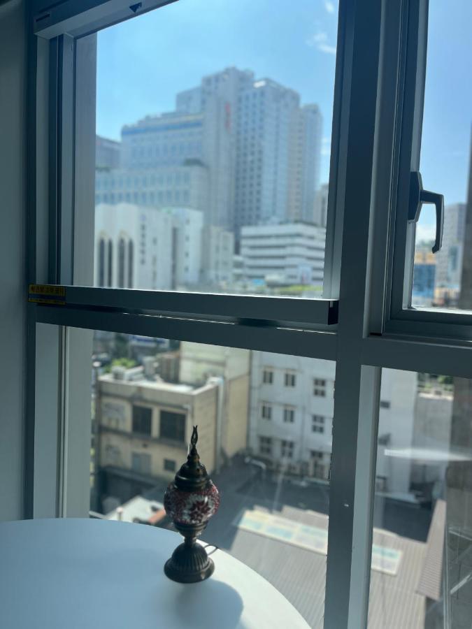 Explore Seoul on Foot III Market to Palace III Heart of the City III One- and-a-Half-Bedroom Apartment with Sliding Door - Chambres d'hôtes Séoul