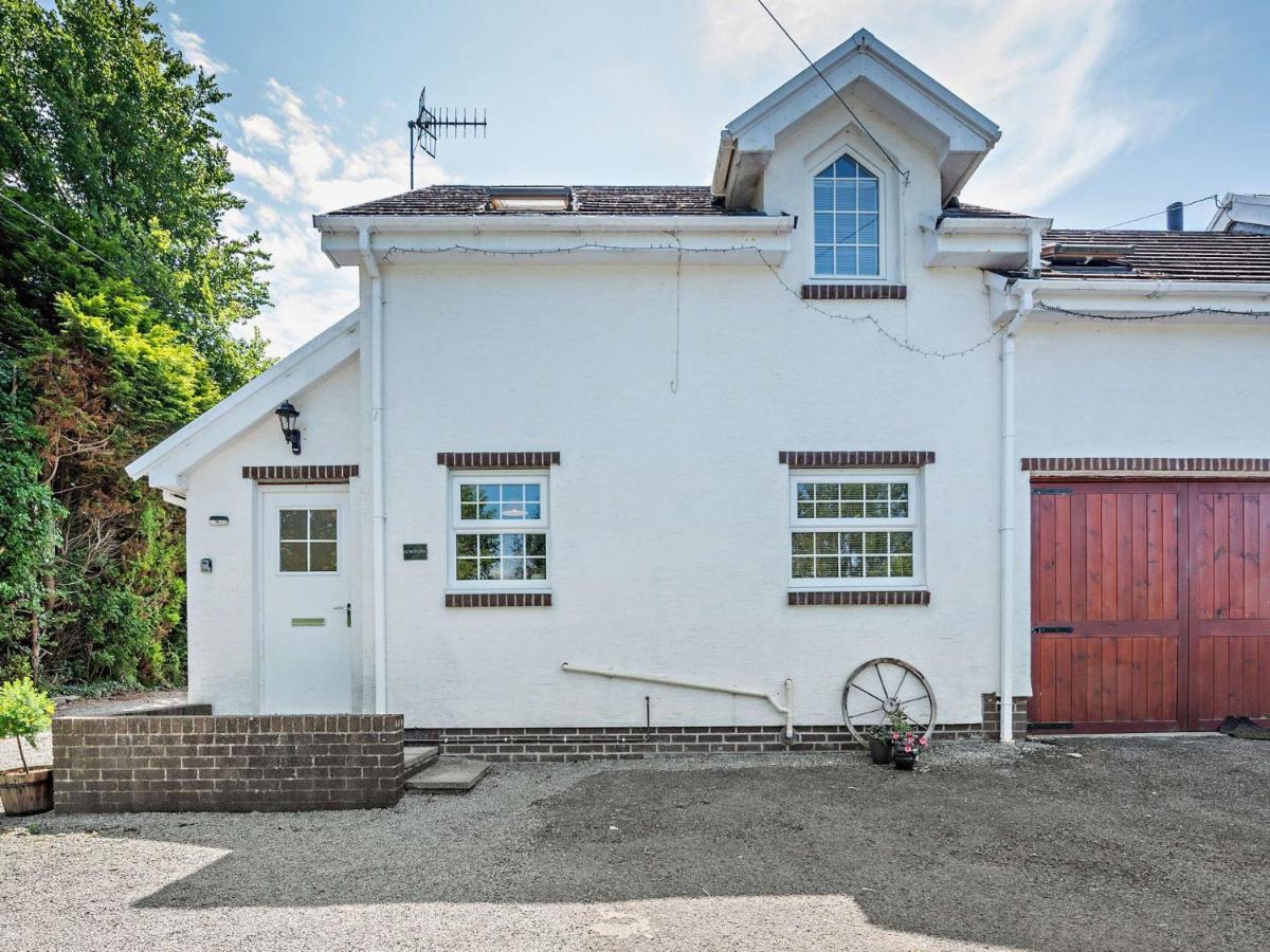 2 Bed in Cosheston 60704 - B&B Cosheston