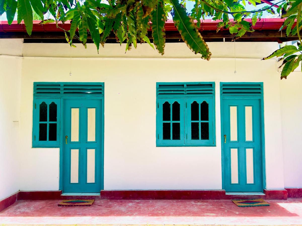 White Whale Villa Ambalangoda - B&B