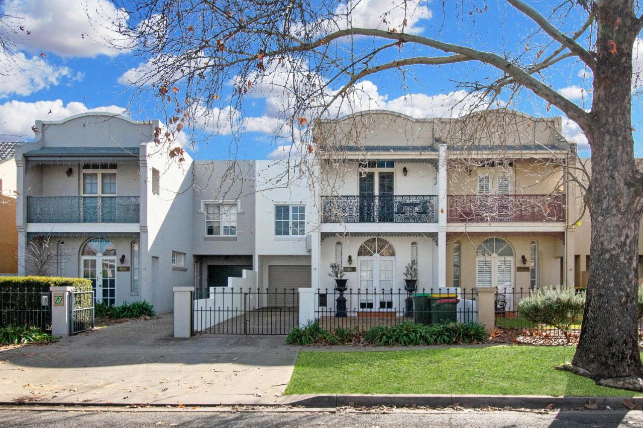 Parkham - CBD, Elegant Townhouse - Ferienwohnung Wagga Wagga