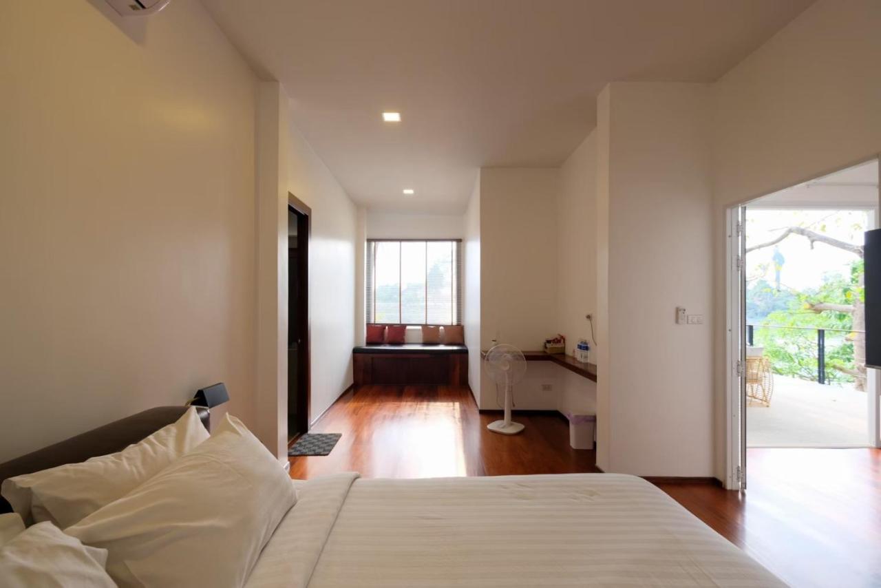 Habitación Doble Deluxe con balcón y vistas al río