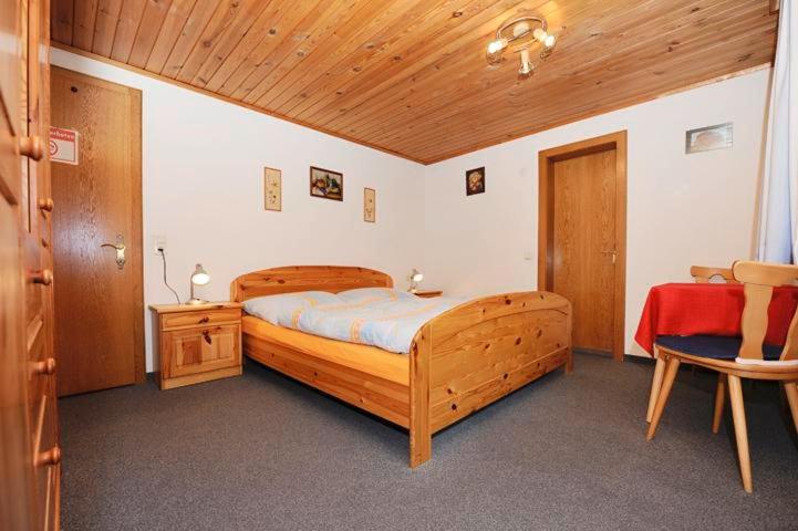 Apartment mit 2 Schlafzimmern und Dusche 