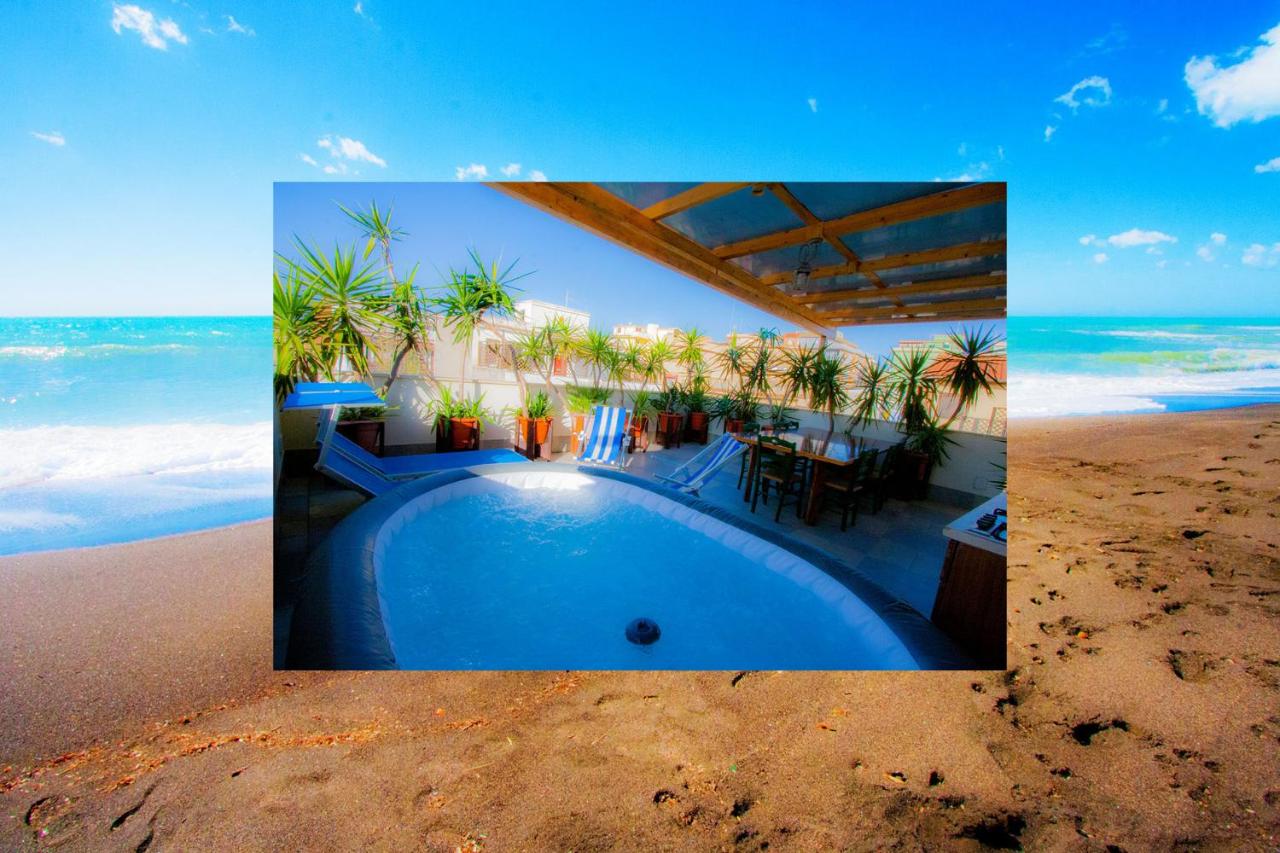 Old Style by the sea, roof terrace with heated pool, outdoor kitchen, Ladispoli - B&B