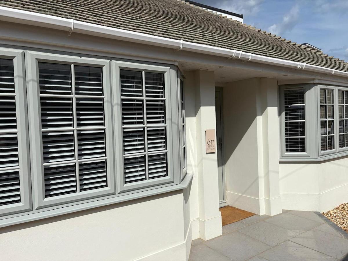 Beach Retreat luxury home just 2 minutes walk to the beach - Chambres d'hôtes Southbourne