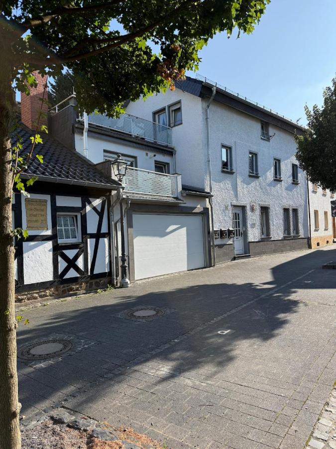 Zentrale FeWo mit Terrasse und Weinbergblick - Chambres d’hôtes Bad Neuenahr-Ahrweiler