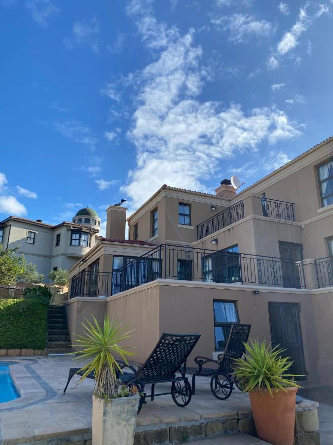 22 on Shiraz - Bed and Breakfast Hoheizen