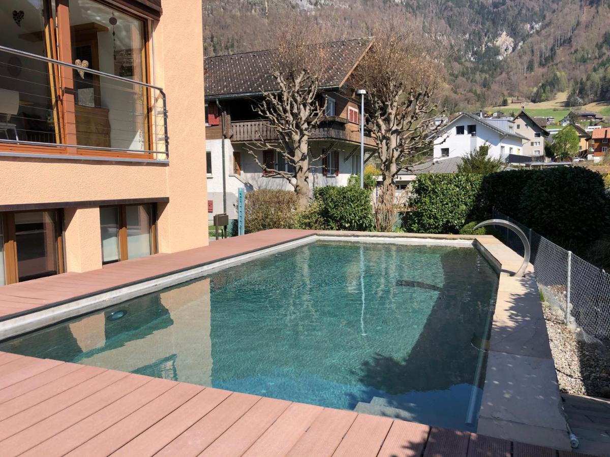 Zimmer mit eigenem Badezimmer - Ferienwohnung Näfels