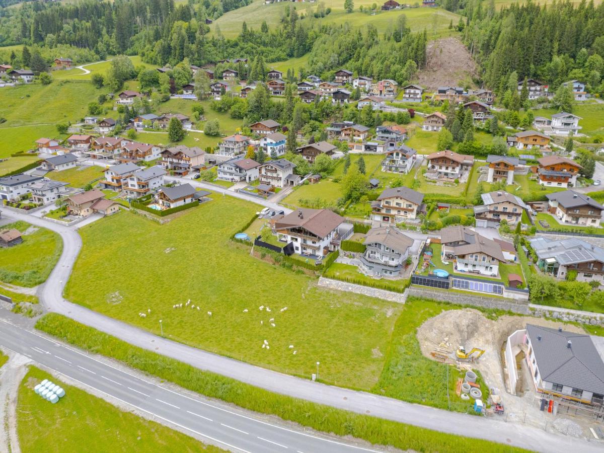 Apartment building Ferien, Neukirchen - B&B