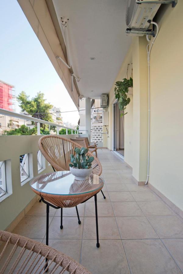 Modern Beach Retreat 2BR in Coastal Palaio Faliro - B&B Atenas