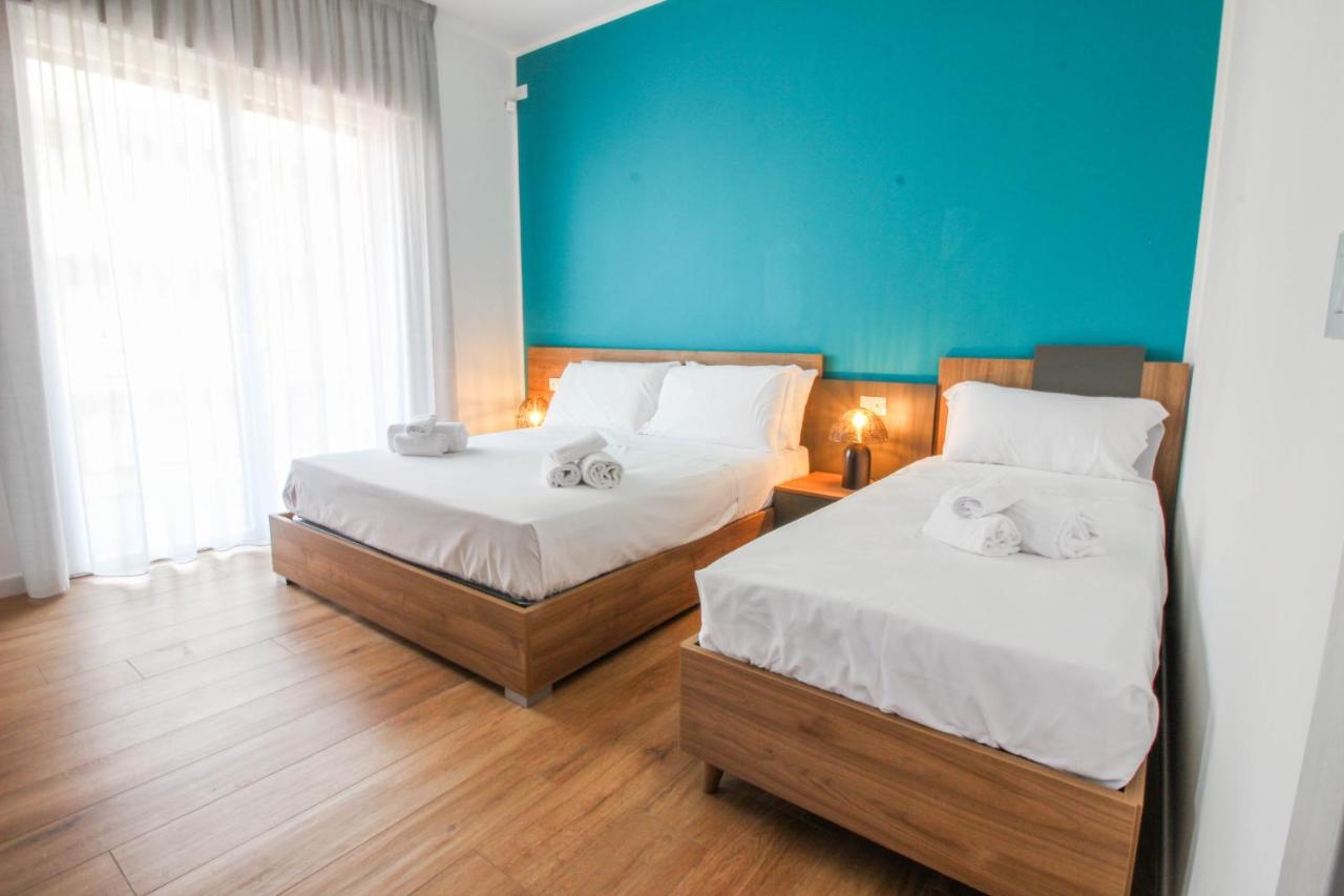 Camera Tripla Deluxe 