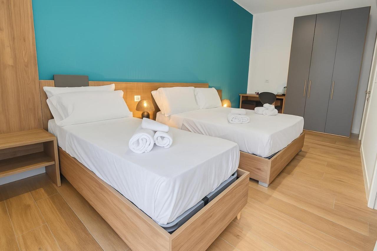 Camera Tripla Deluxe 