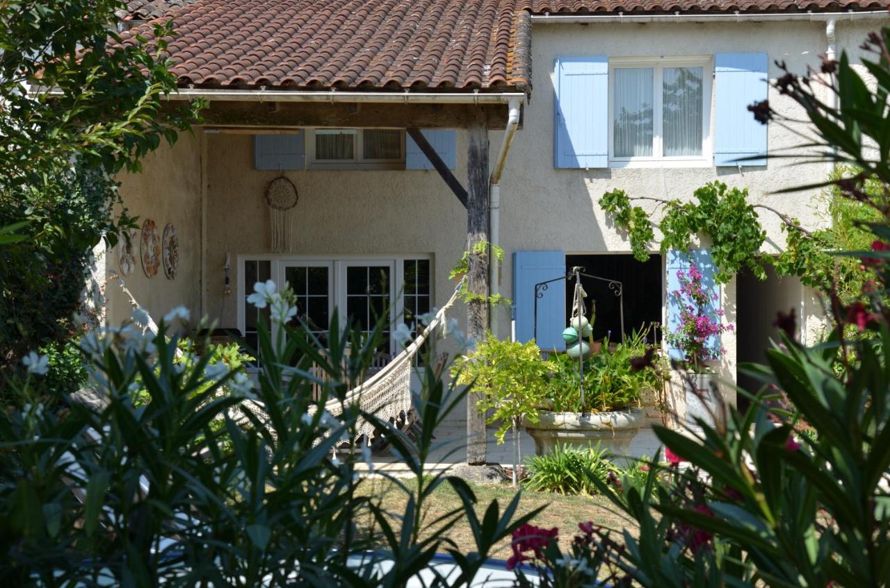 Les volets bleus - B&B Brie-sous-Mortagne
