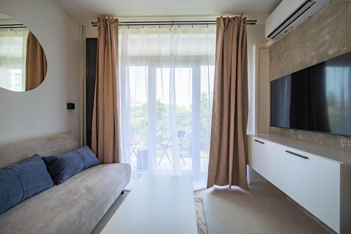 Cozy Nook Studio at Kosmalt with Balcony - B&B