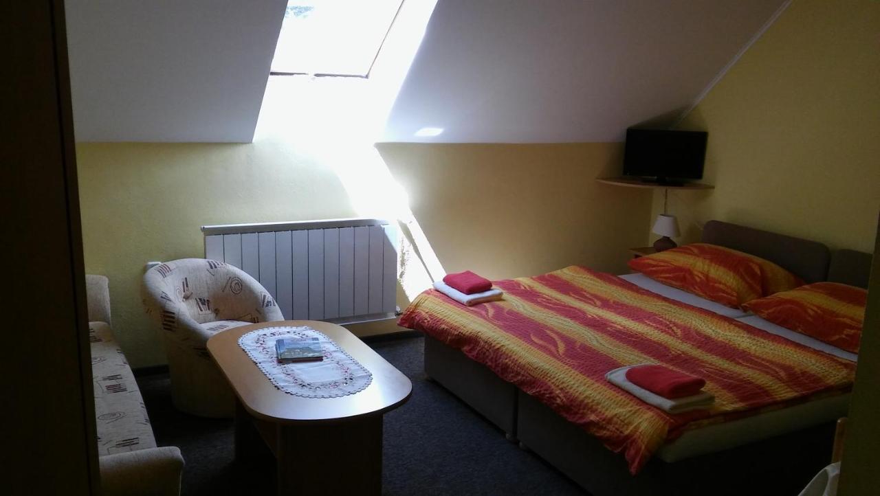 Doppel- oder Zweibettzimmer