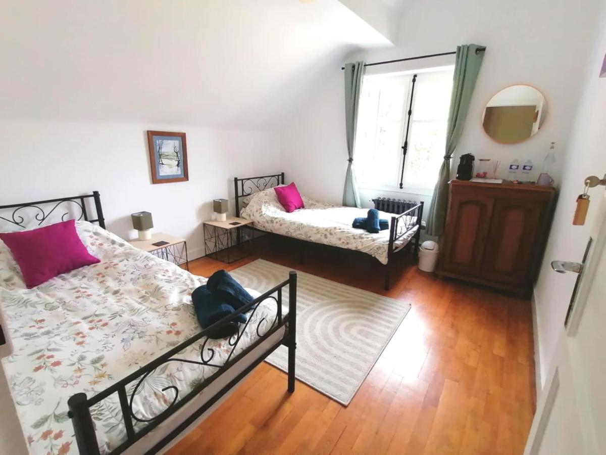 Standard Twin Room with Shared Bathroom