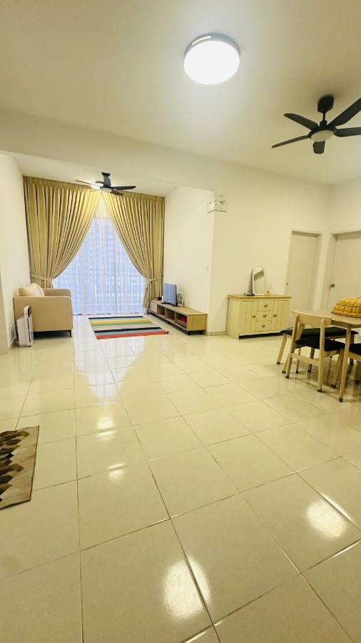 Serenity Home Residensi Adelia 2 near Bangi Wonderland - B&B