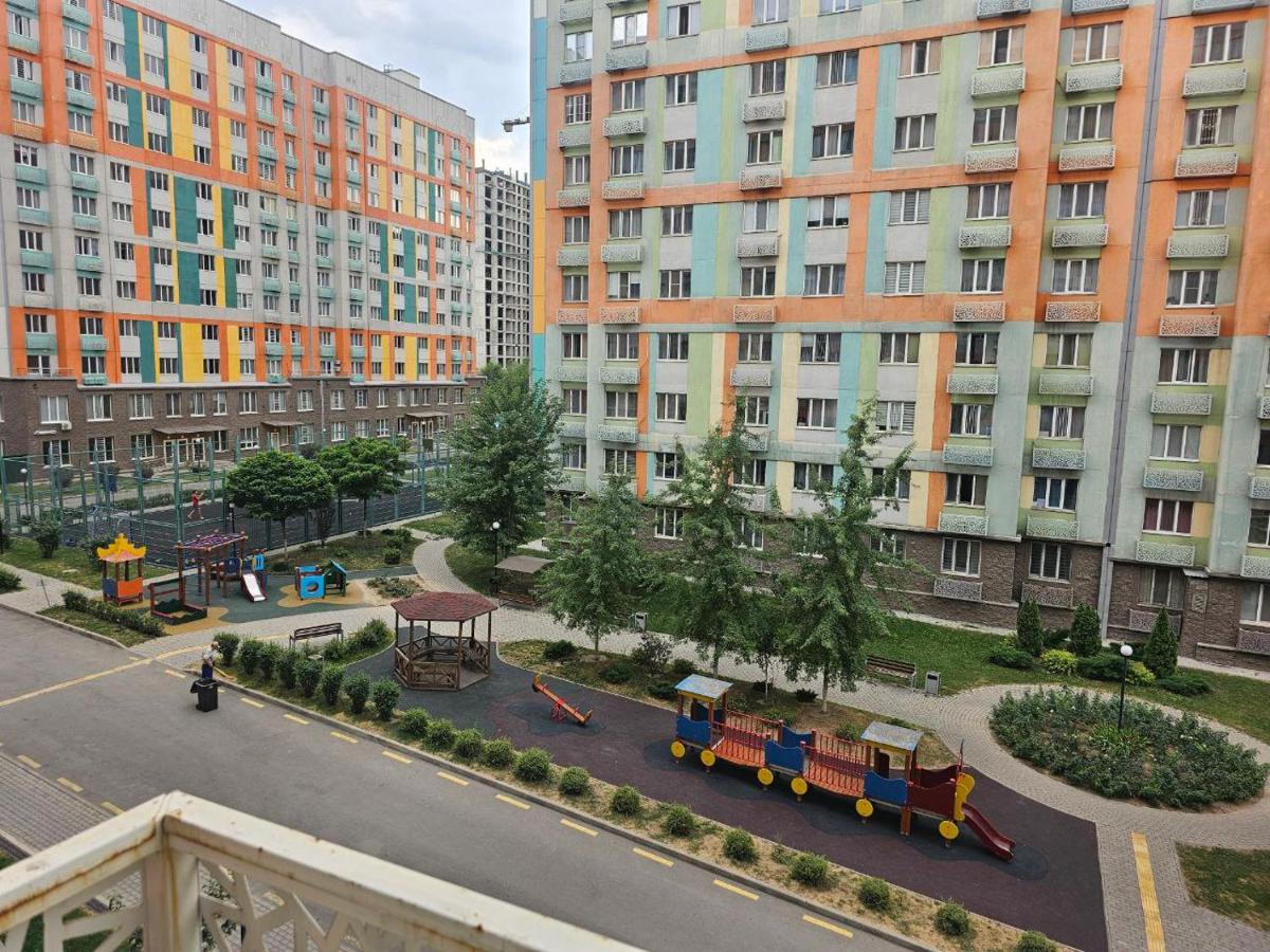 Akvarel Apartment near ADK 27 - Chambres d’hôtes Almaty