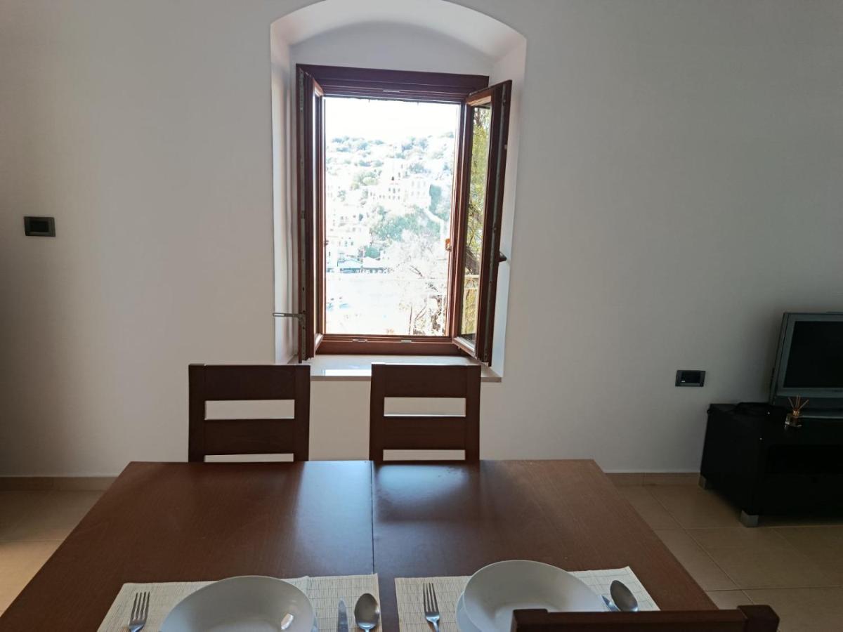 Doukissa's Apartment - B&B Symi