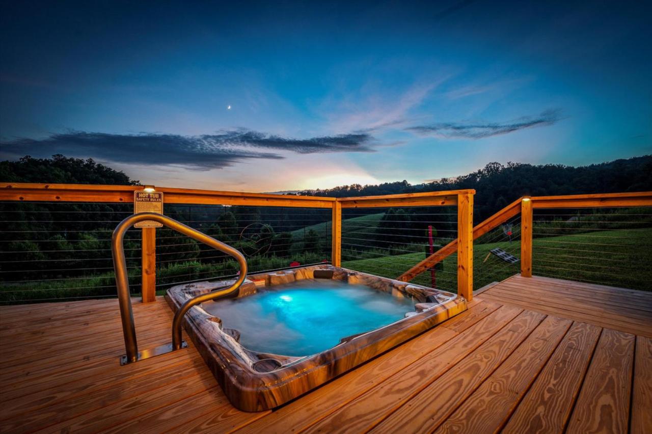 Hill Gem - Heated Cowboy Pool- Hot Tub- Game Room- Pets - B&B Sevierville