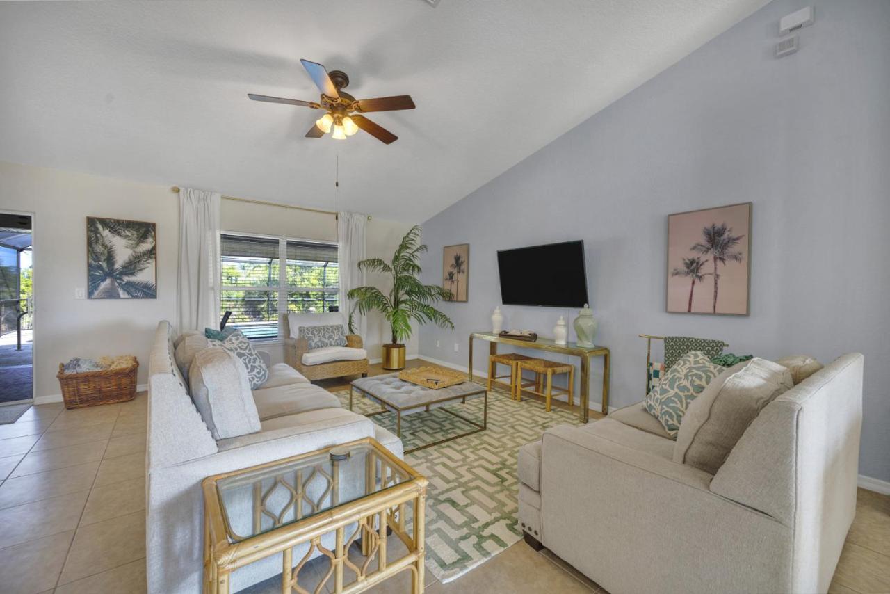 Family Retreat - Sleeps 10 - Pool - Near Beach - B&B Port Charlotte