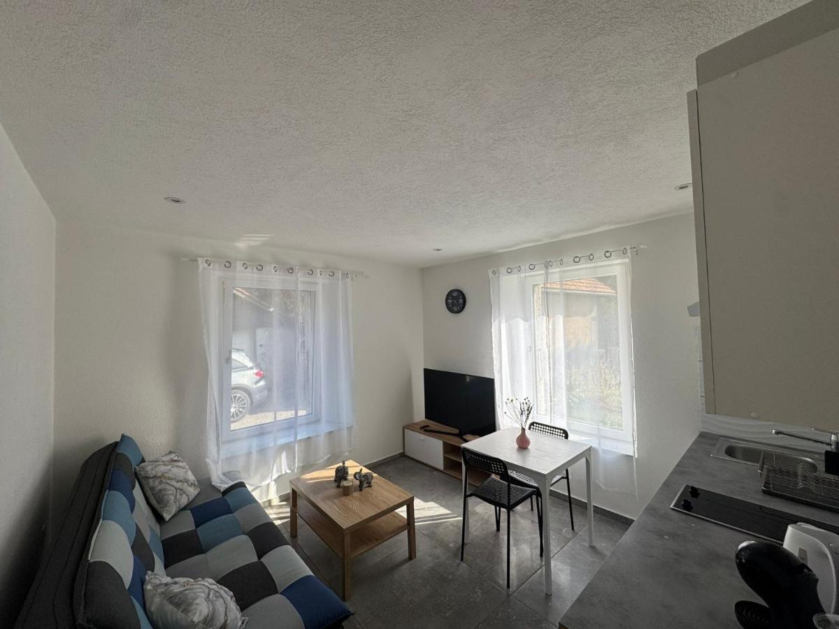 AA - Cosy - B&B Couvet
