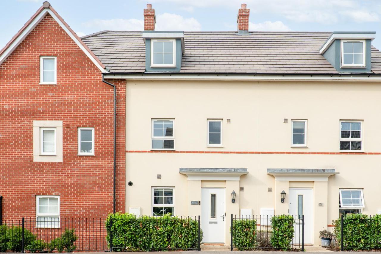 4 Bedroom House - Bedfordshire - Driveway Parking - Bed and Breakfast Marston Moretaine