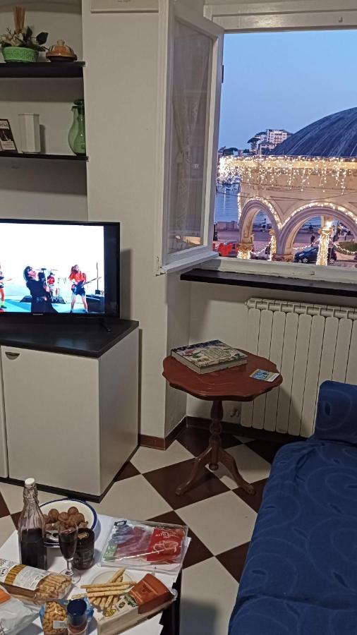 Casa Miki front Chiosco della Musica and Beach - B&B Rapallo