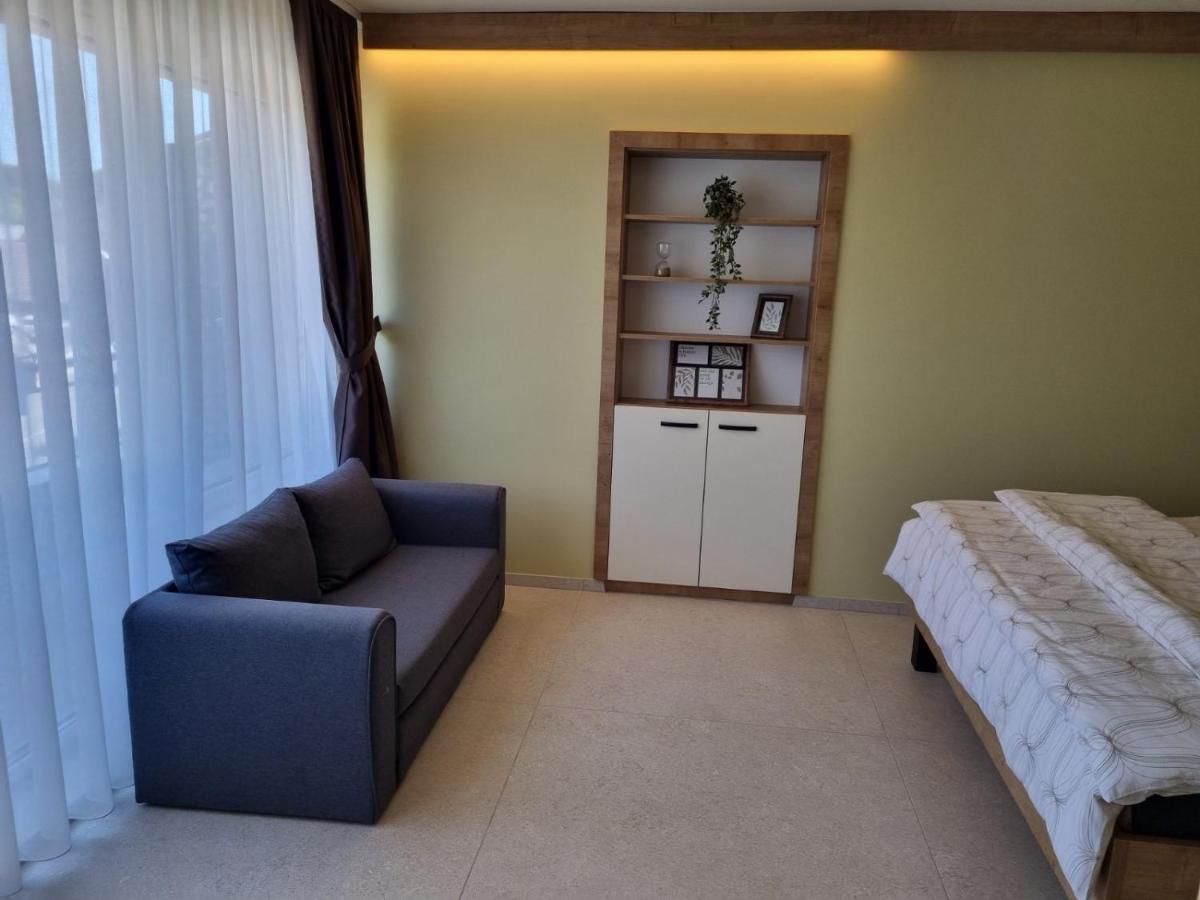 Apartamento de 1 dormitorio con balcón y vistas a la montaña 