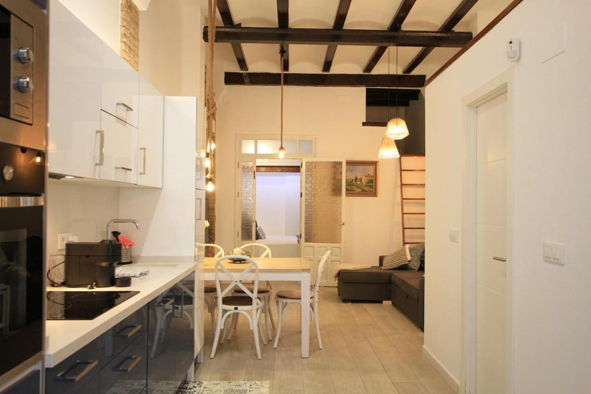 Modernist house in Cabanyal - B&B Valencia