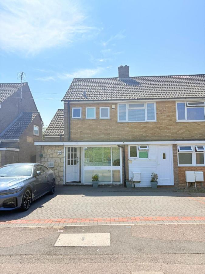 Beaconsfield House - Pleasant Area, Free Parking & Quiet Stay near LTN - B&B