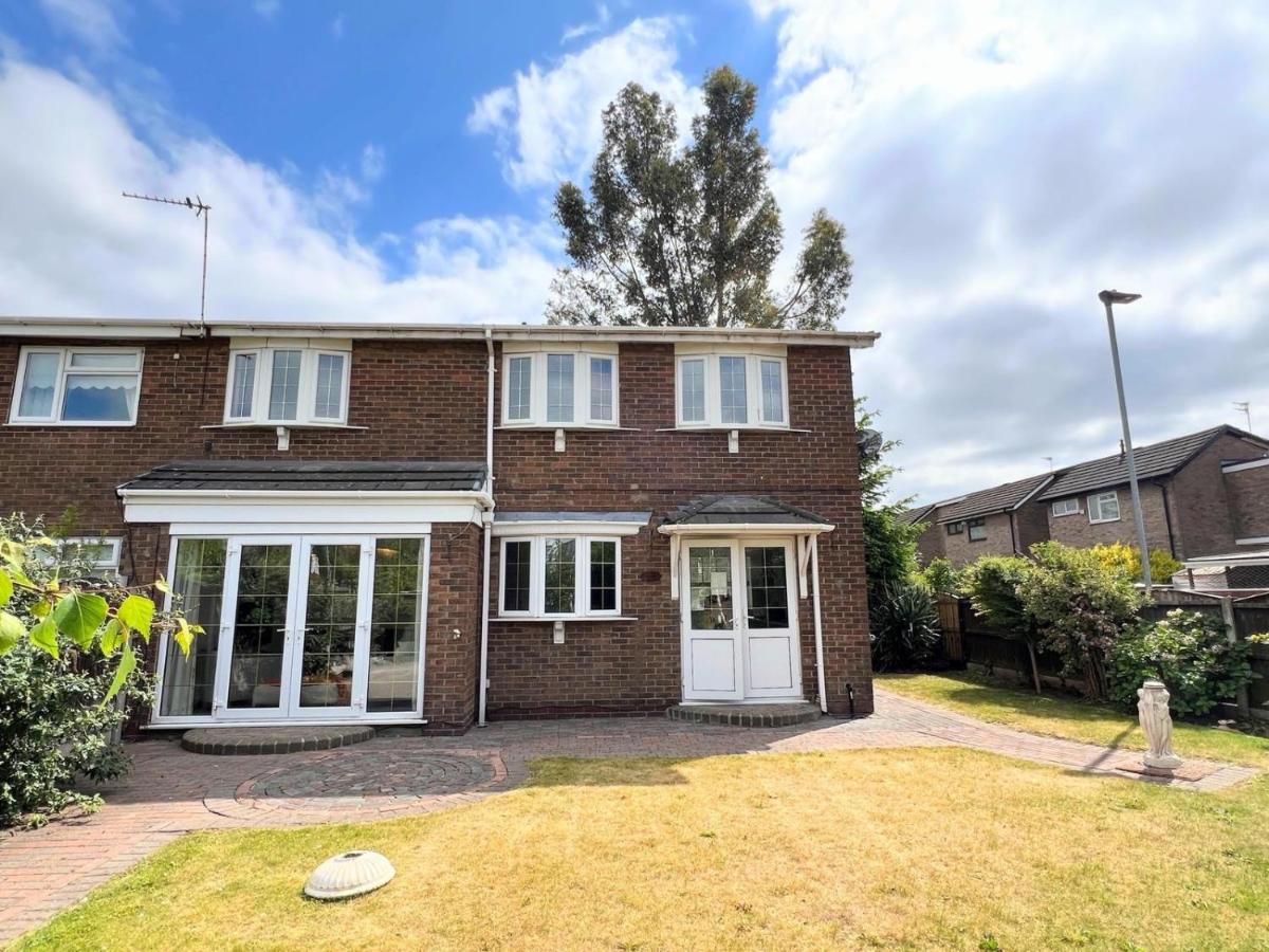 Parkland 4bed sleep 7, Walk to Tram, Tesco, Lidl, Near Airport - B&B Wythenshawe
