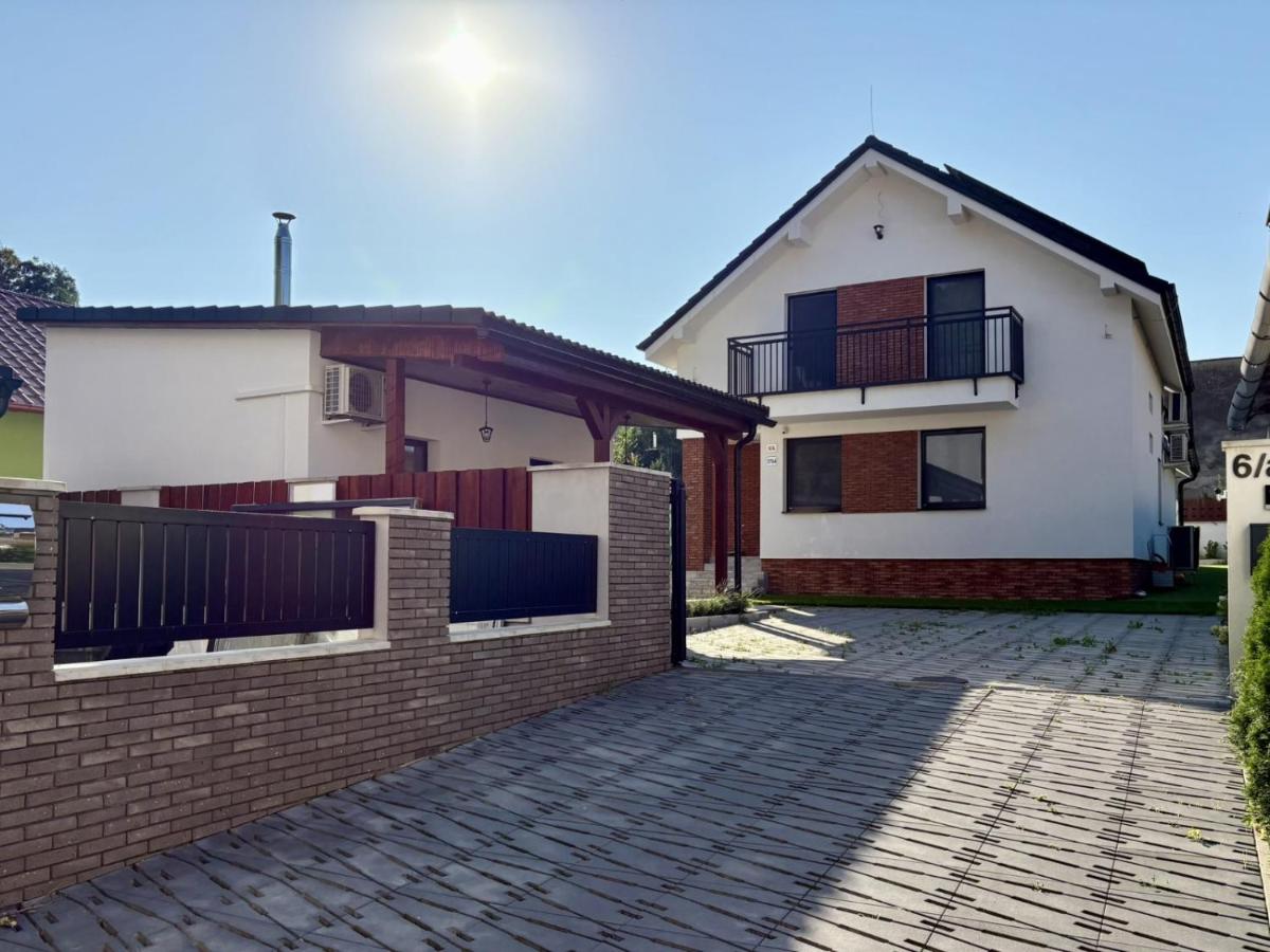 Little park house with car charger - B&B Stupava