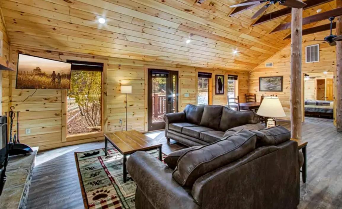 Live Creek Bed, Arcade , Fire Pit , Hot Tub - B&B Sevierville