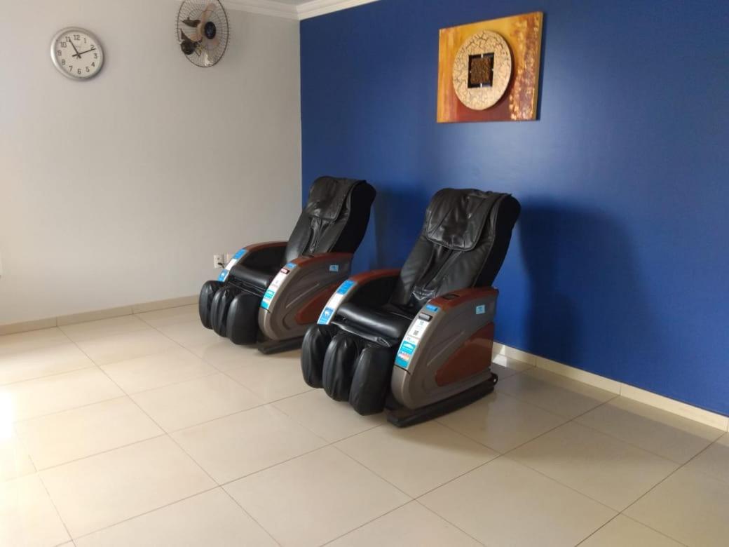 Golden Dolphin Express - 905 - B&B