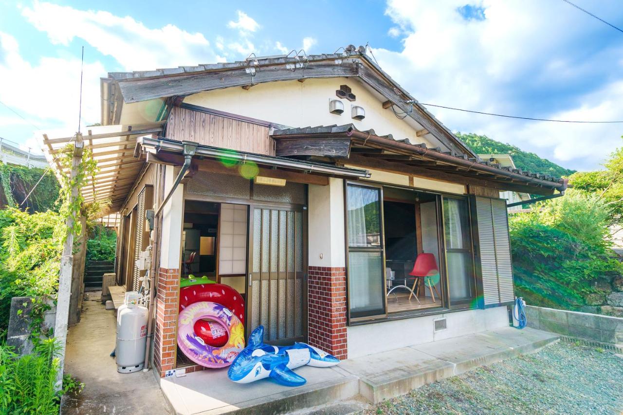 四国旅に最適 川まで徒歩10秒の昭和レトロな一軒家 - B&B Nakajima