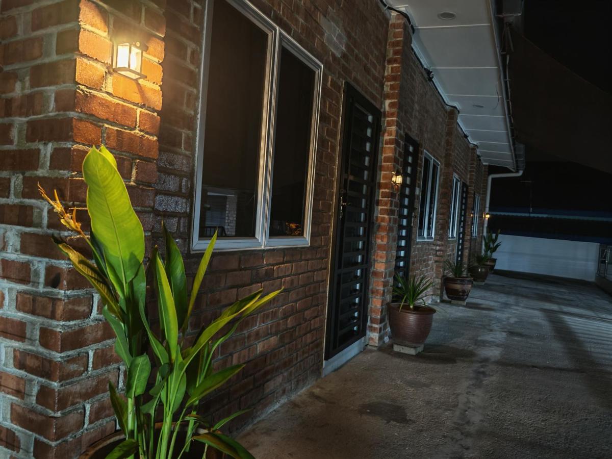 Rumah Adaminha, Roomstay with pool Simpang, Taiping - Ferienwohnung Taiping